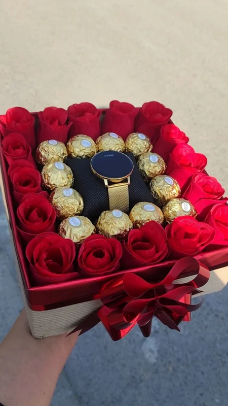 باکس گل مصنوعی روبانی 16 شاخه رز (کد کالا : 03090110)